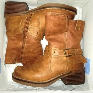 WHITE MOUNTAIN 'Gulliver' Boots